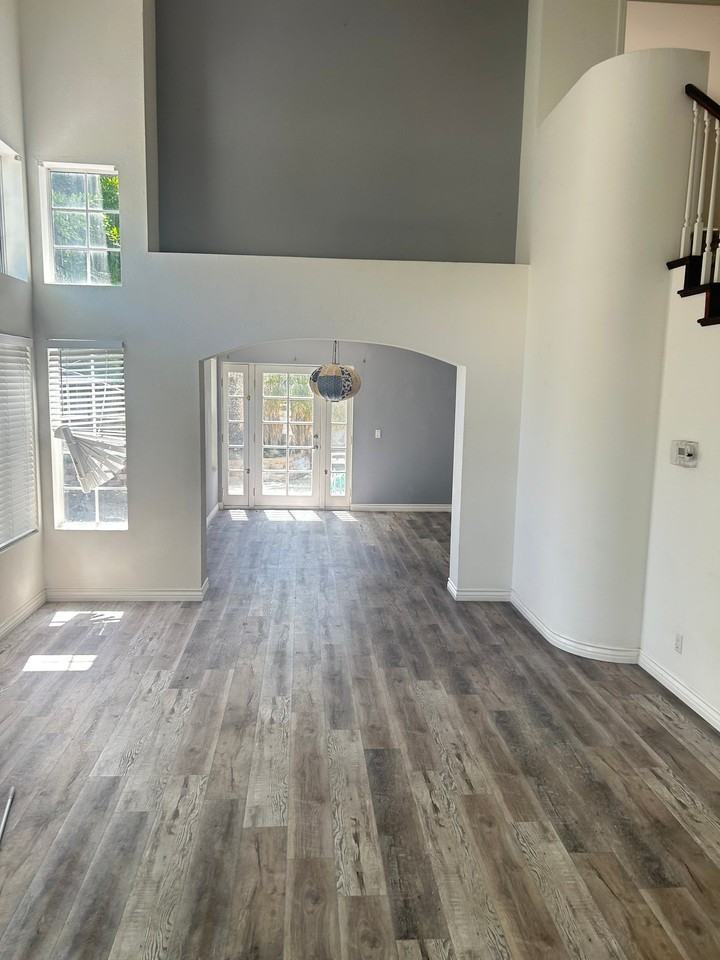 686 Pacific Cove Dr - Photo 2 of 4