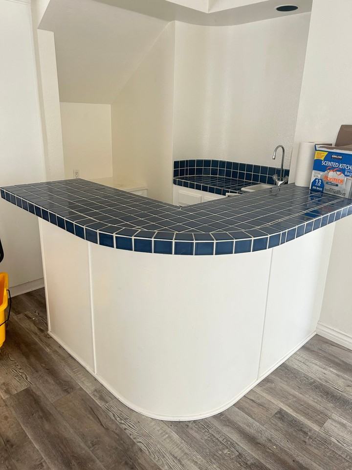 686 Pacific Cove Dr - Photo 3 of 4