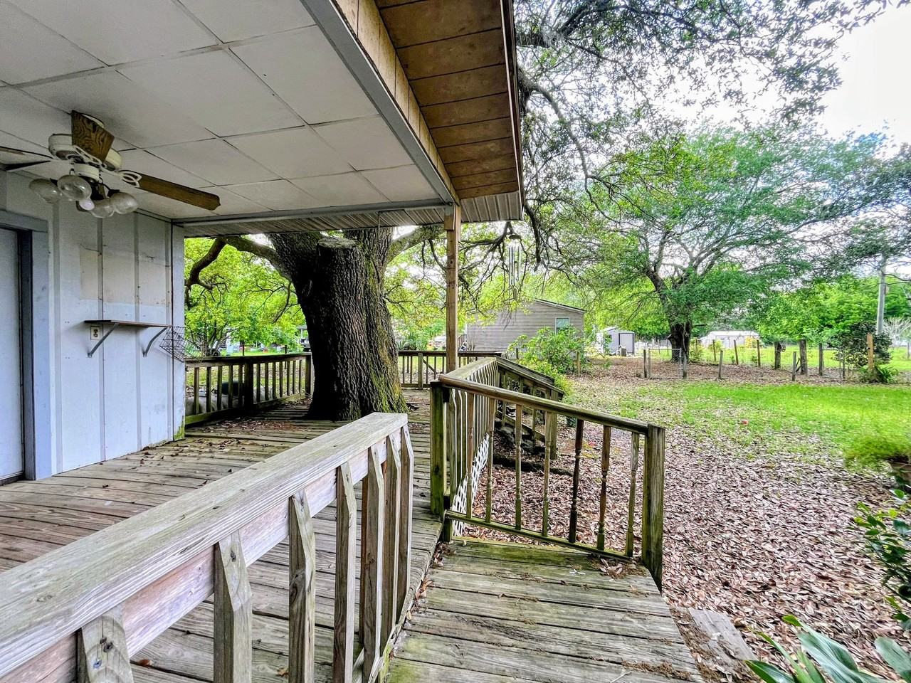 5670 Lauramore Rd - Photo 4 of 20