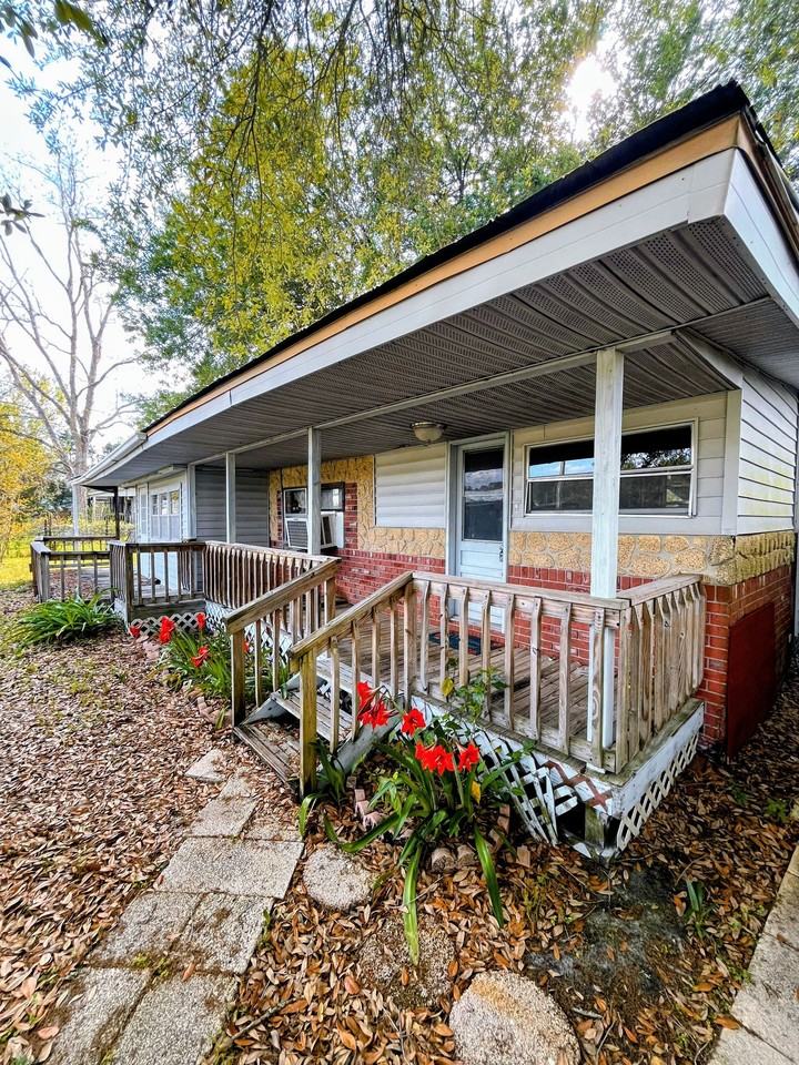 5670 Lauramore Rd - Photo 5 of 20