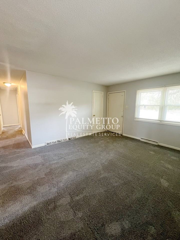 1583 Lovett St - Photo 3 of 16