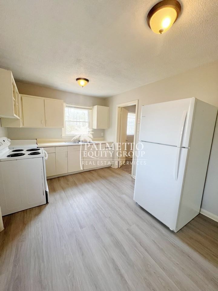 1583 Lovett St - Photo 4 of 16