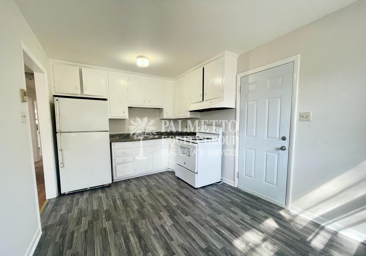 2219 E Gate City Blvd - Photo 3 of 10