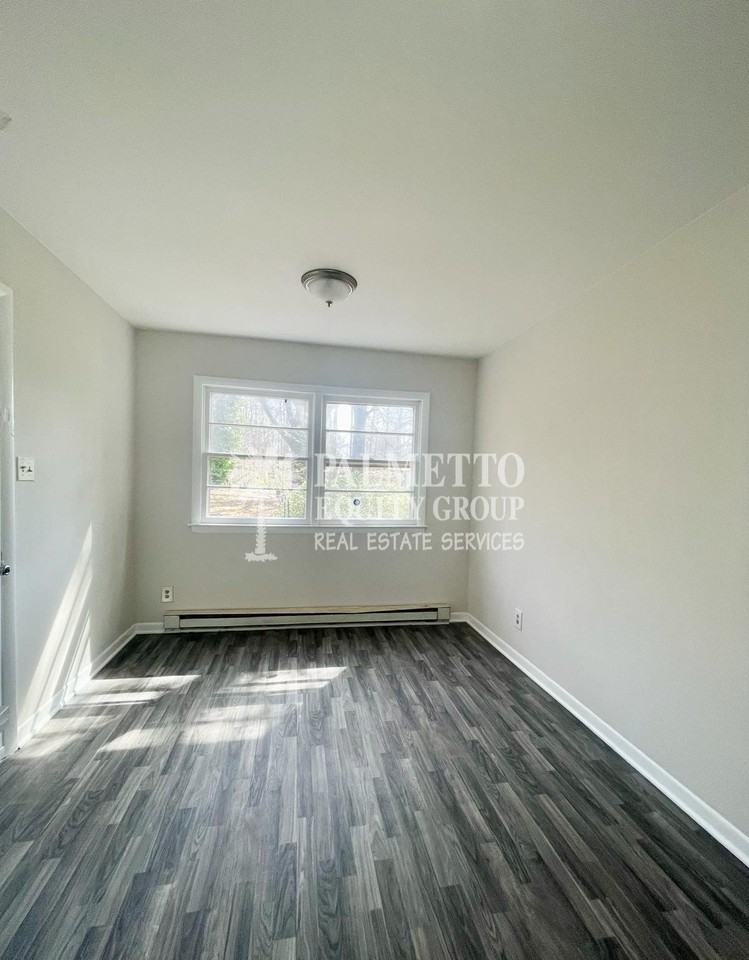 2219 E Gate City Blvd - Photo 4 of 10