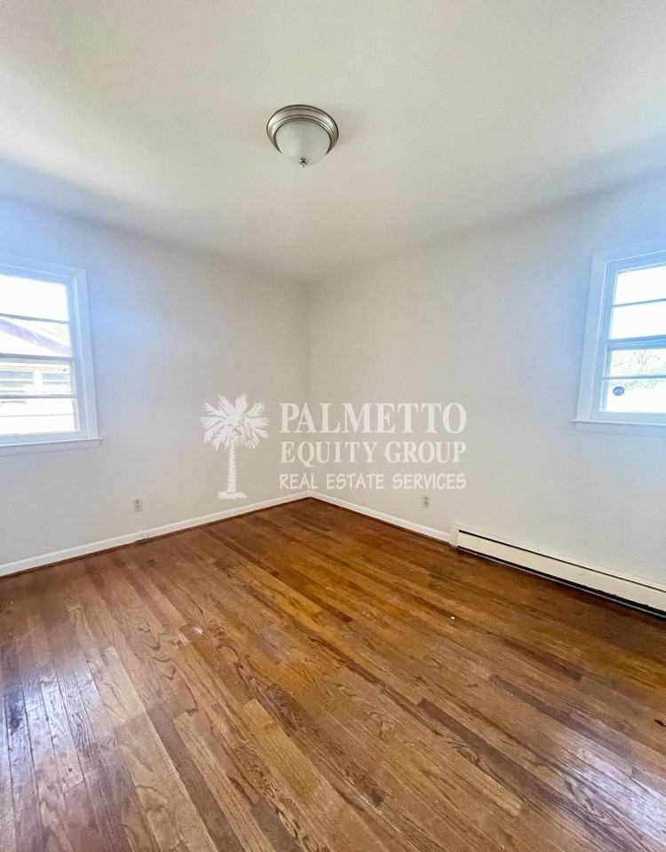 2219 E Gate City Blvd - Photo 5 of 10