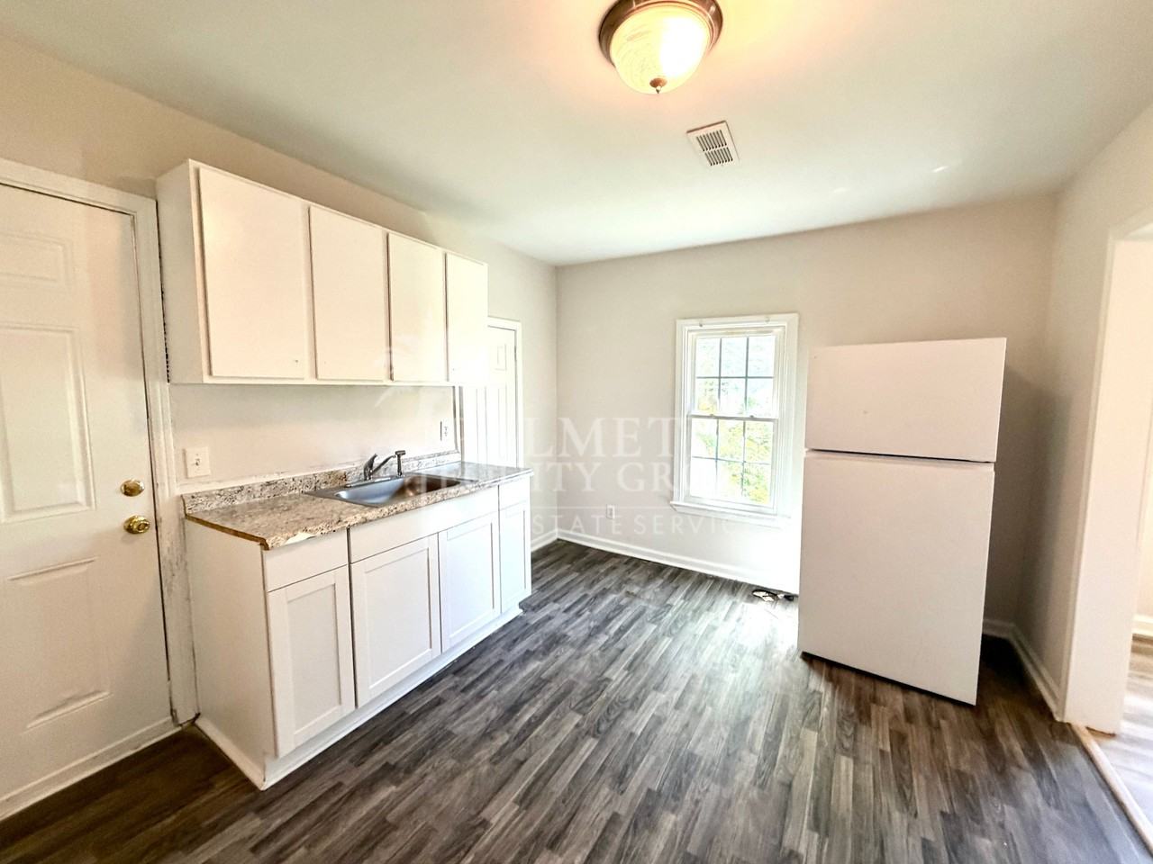 3414 Summit Ave - Photo 7 of 13