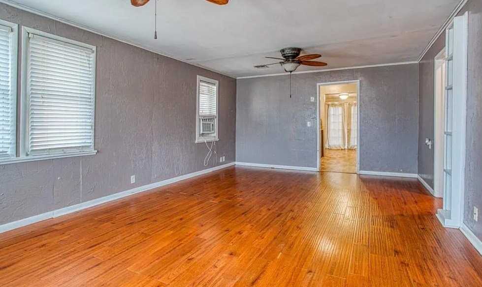 813 N Burford Ave - Photo 3 of 13