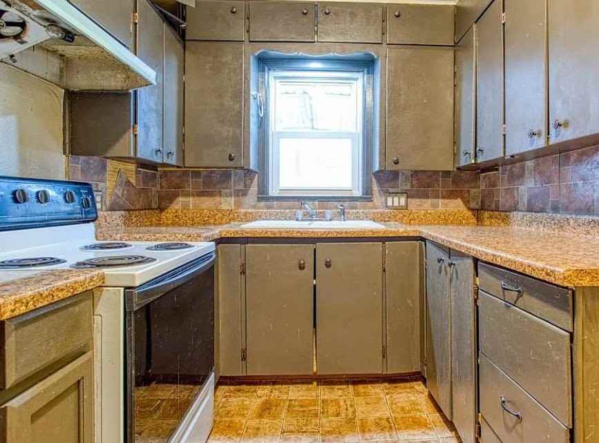 813 N Burford Ave - Photo 6 of 13