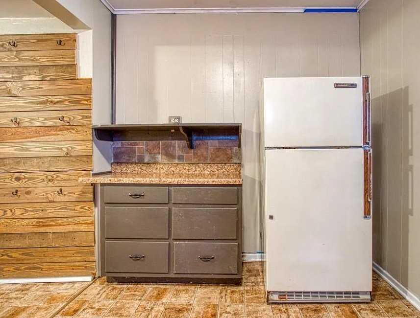 813 N Burford Ave - Photo 7 of 13