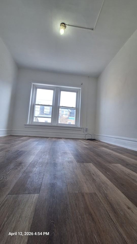 925 1/2 W Liberty St - Photo 3 of 13