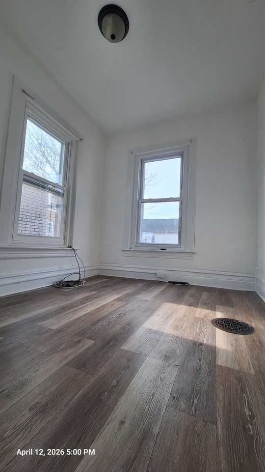 925 1/2 W Liberty St - Photo 4 of 13