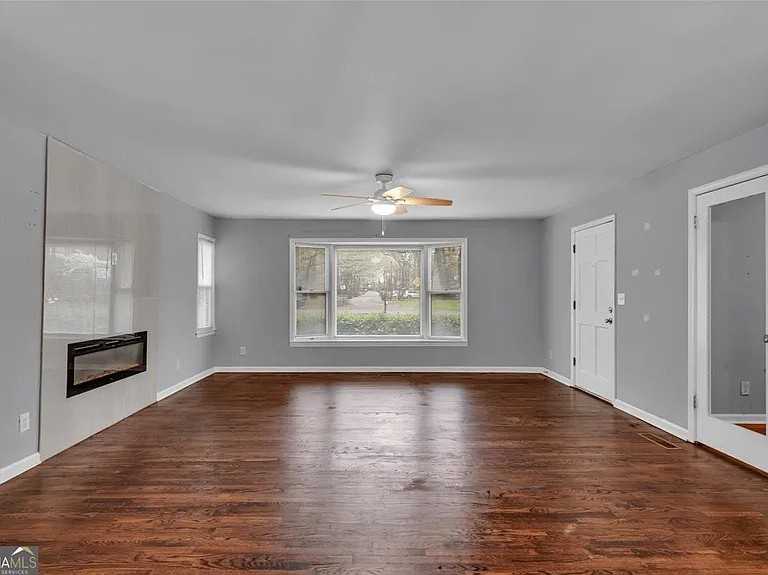 106 Edna Pl - Photo 5 of 45