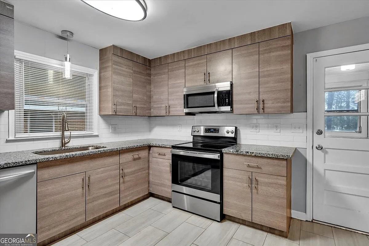 106 Edna Pl - Photo 7 of 45