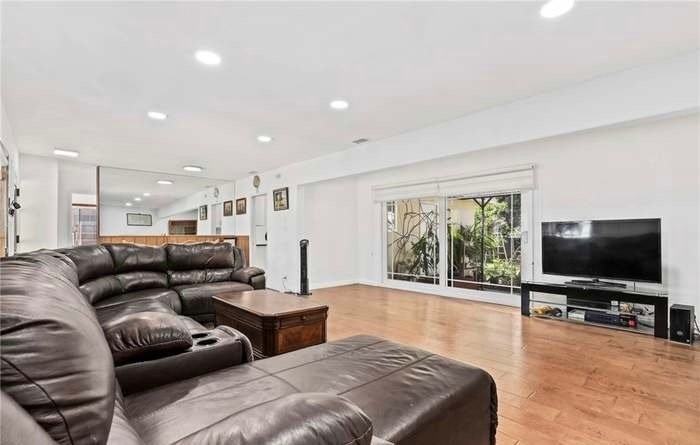 9945 Gaviota Ave - Photo 2 of 13