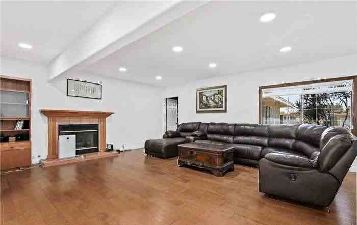 9945 Gaviota Ave - Photo 3 of 13