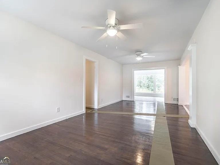 201 Sherman St - Photo 4 of 32