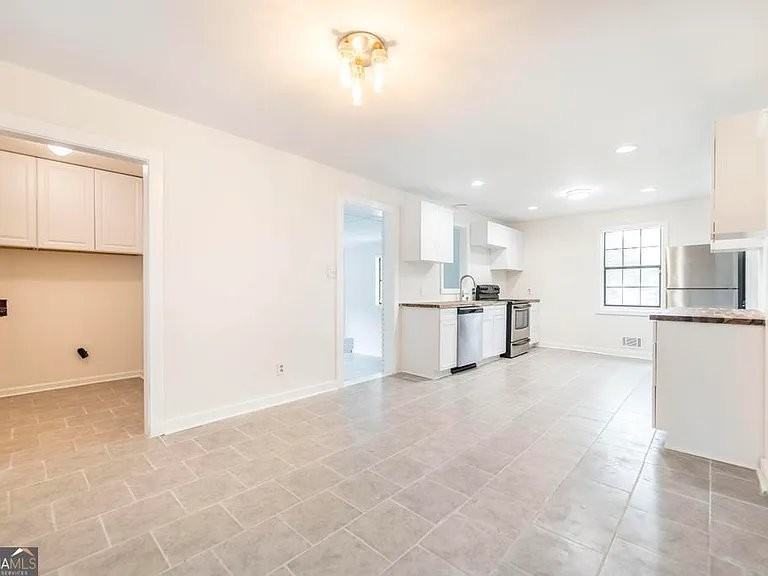 201 Sherman St - Photo 5 of 32