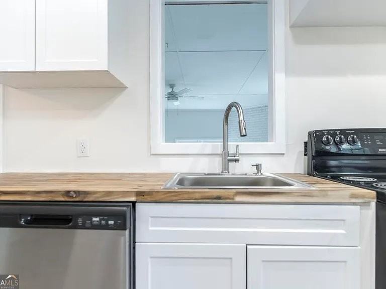 201 Sherman St - Photo 6 of 32