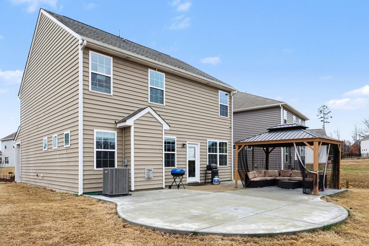 15216 Lake Ridge Rd - Photo 2 of 20