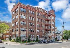 featured image of 3501 Ventnor Ave #E1