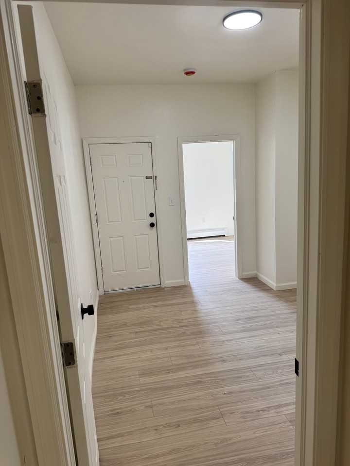 587 Grove St #3L - Photo 3 of 4