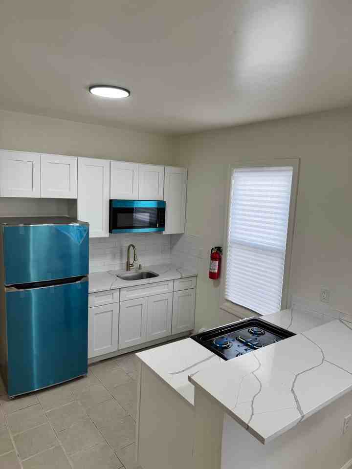 587 Grove St #3L - Photo 4 of 4