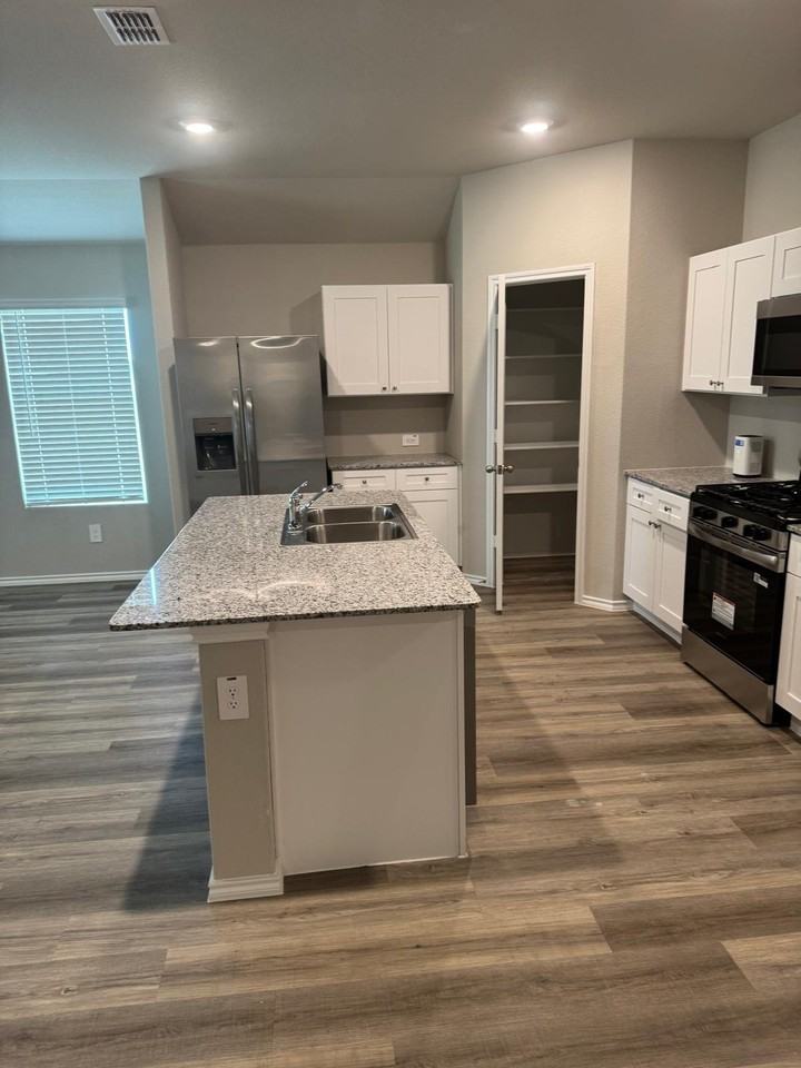 1504 Tin Roof Rd - Photo 2 of 11