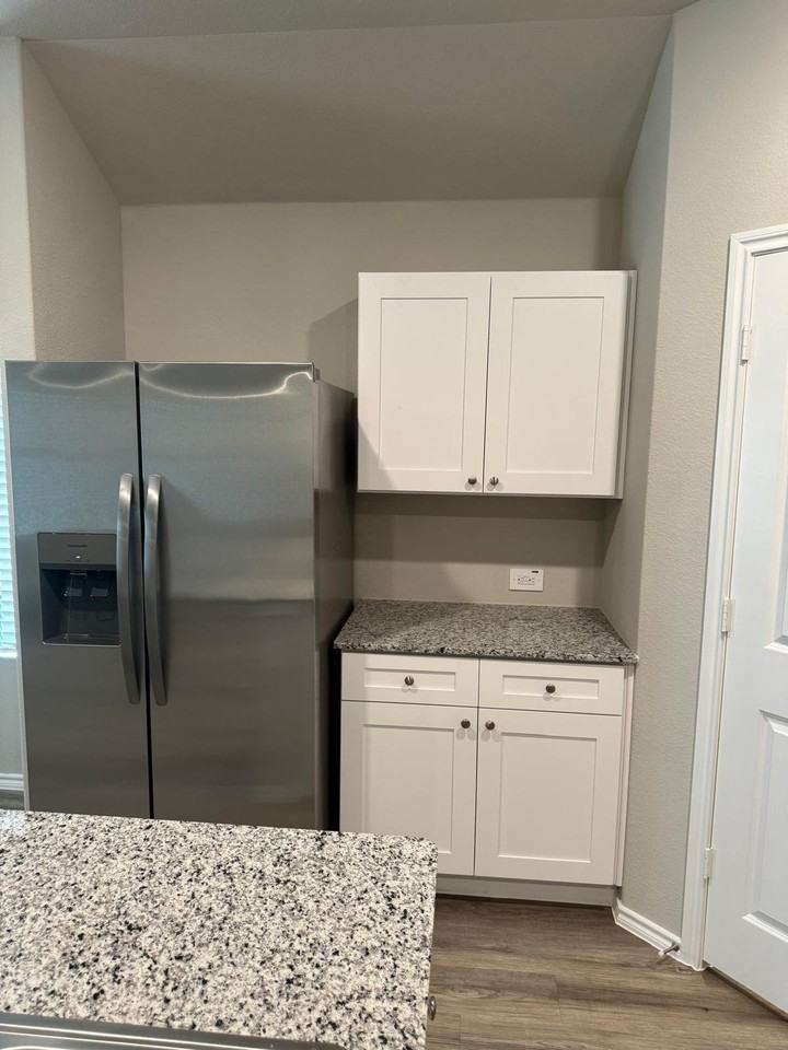 1504 Tin Roof Rd - Photo 3 of 11