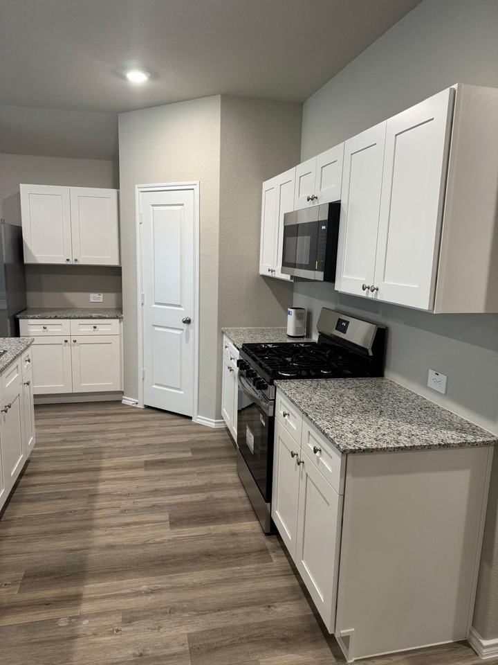 1504 Tin Roof Rd - Photo 6 of 11