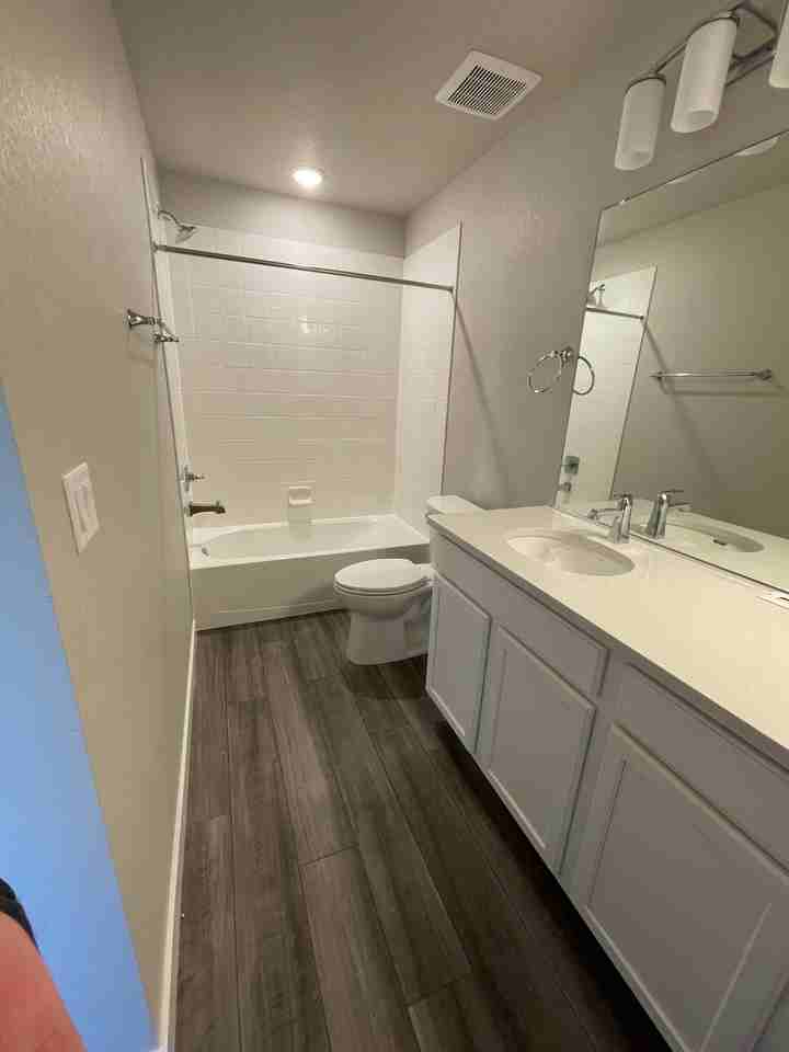 922 Colorado River Ave - Photo 2 of 15