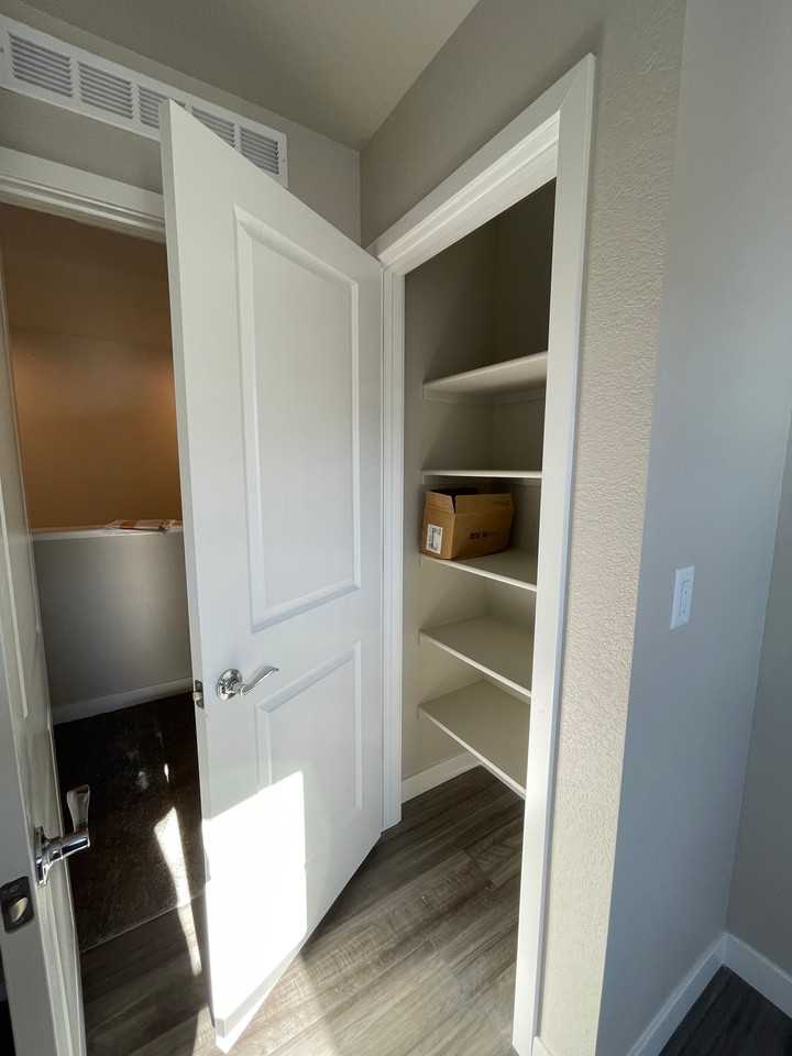 922 Colorado River Ave - Photo 6 of 15