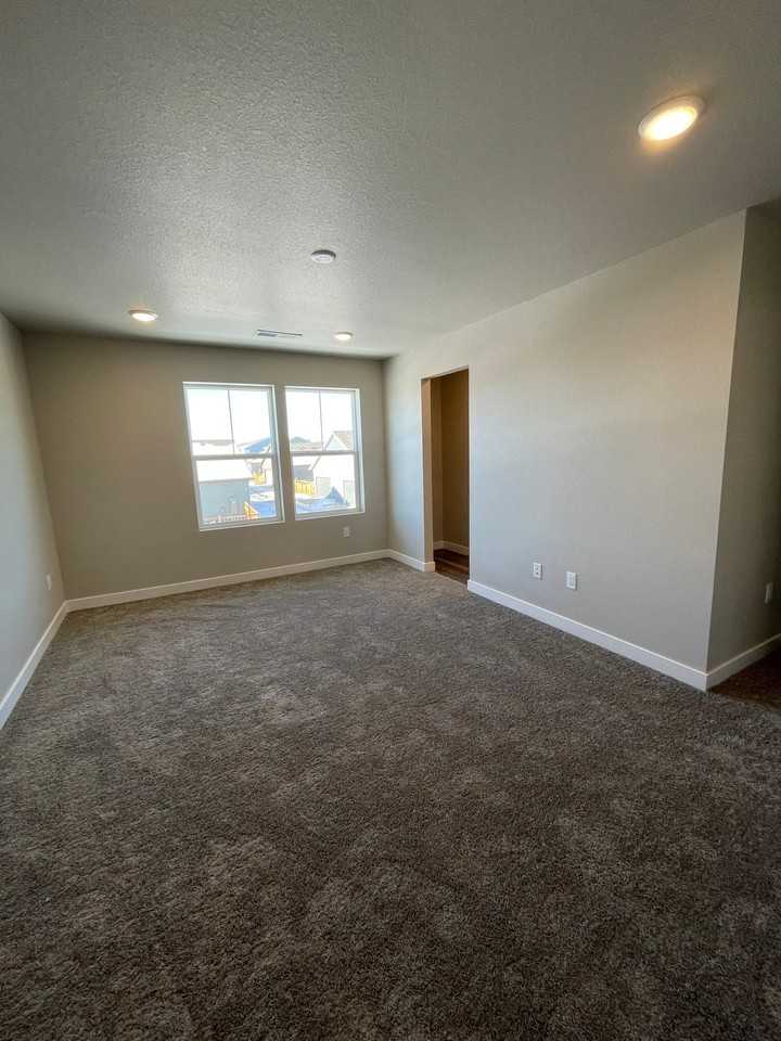 922 Colorado River Ave - Photo 7 of 15