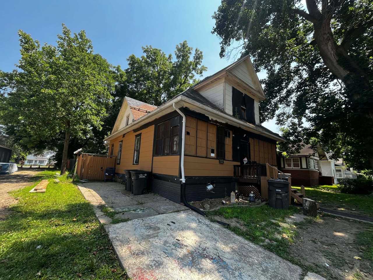 809 N Grant St - Photo 2 of 16