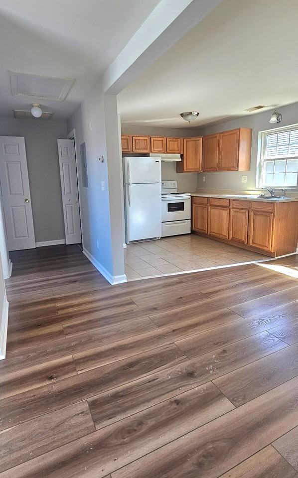 129 Main St #B - Photo 2 of 13