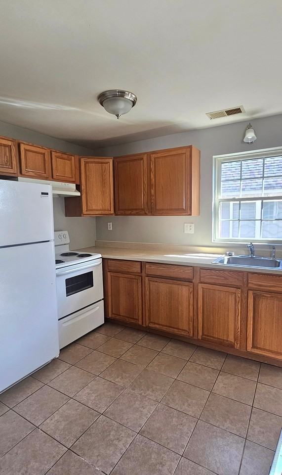 129 Main St #B - Photo 4 of 13