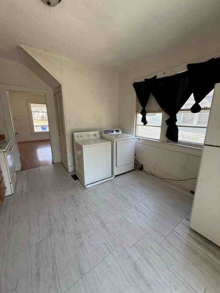 767 E Whitmer St - Photo 7 of 19