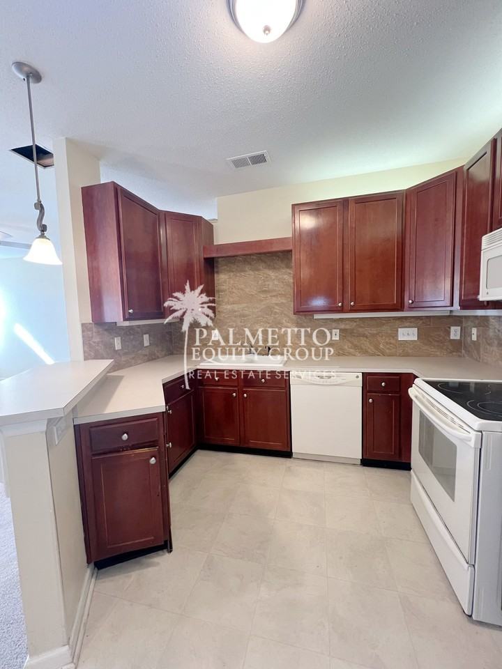 3001 Greystone Pt #F - Photo 4 of 13