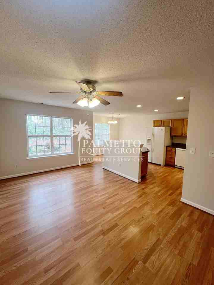 5138 Bartholomews Ln - Photo 5 of 15