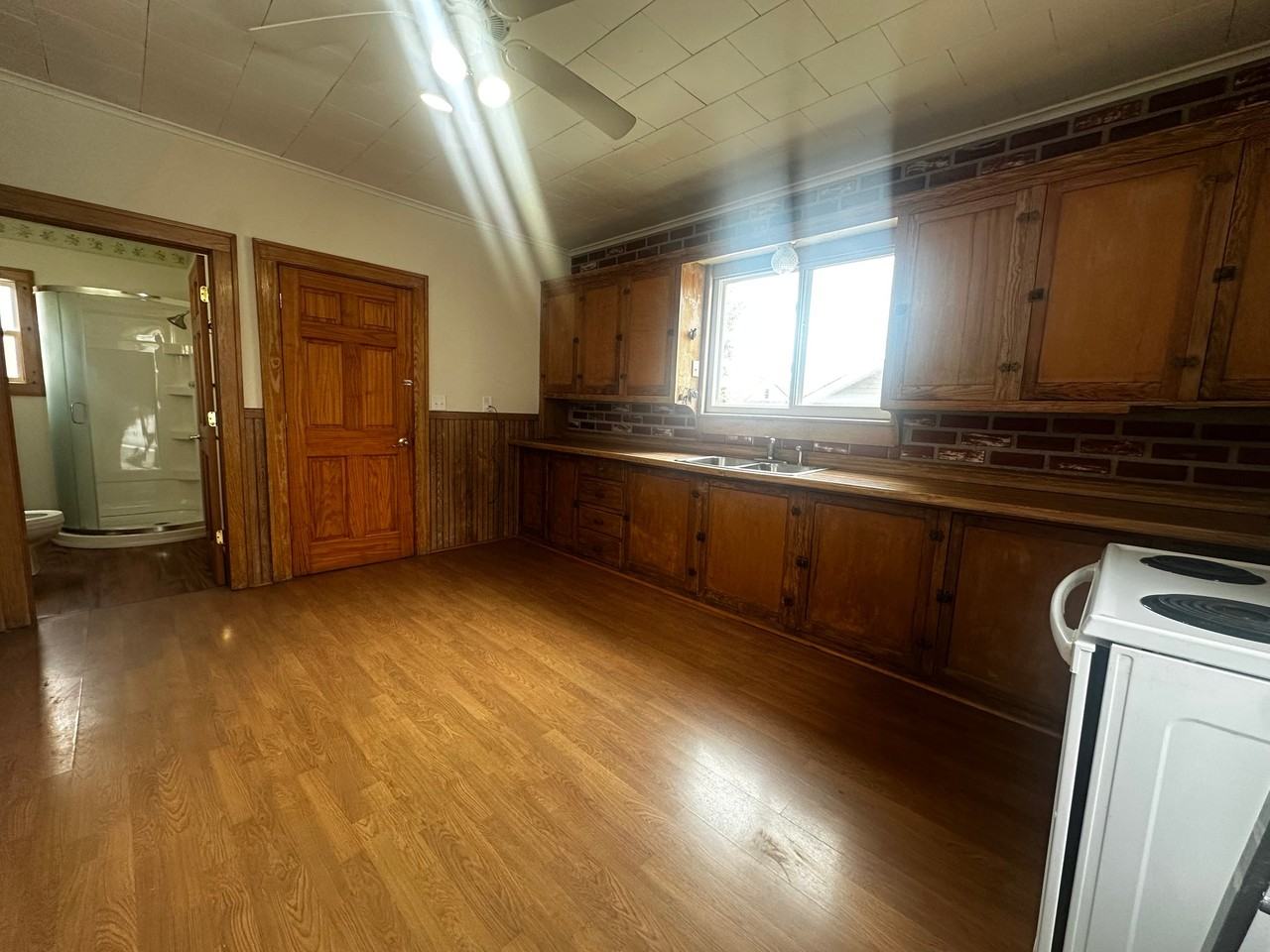 421 Michigan Ave - Photo 4 of 10