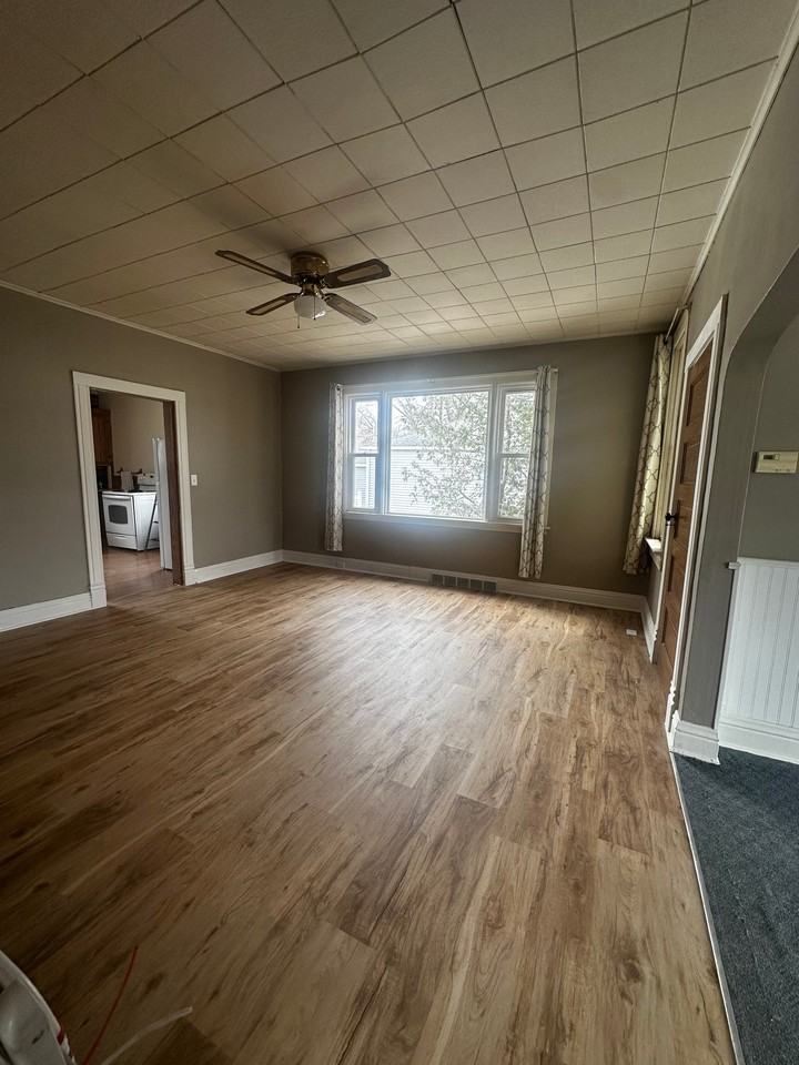 421 Michigan Ave - Photo 7 of 10