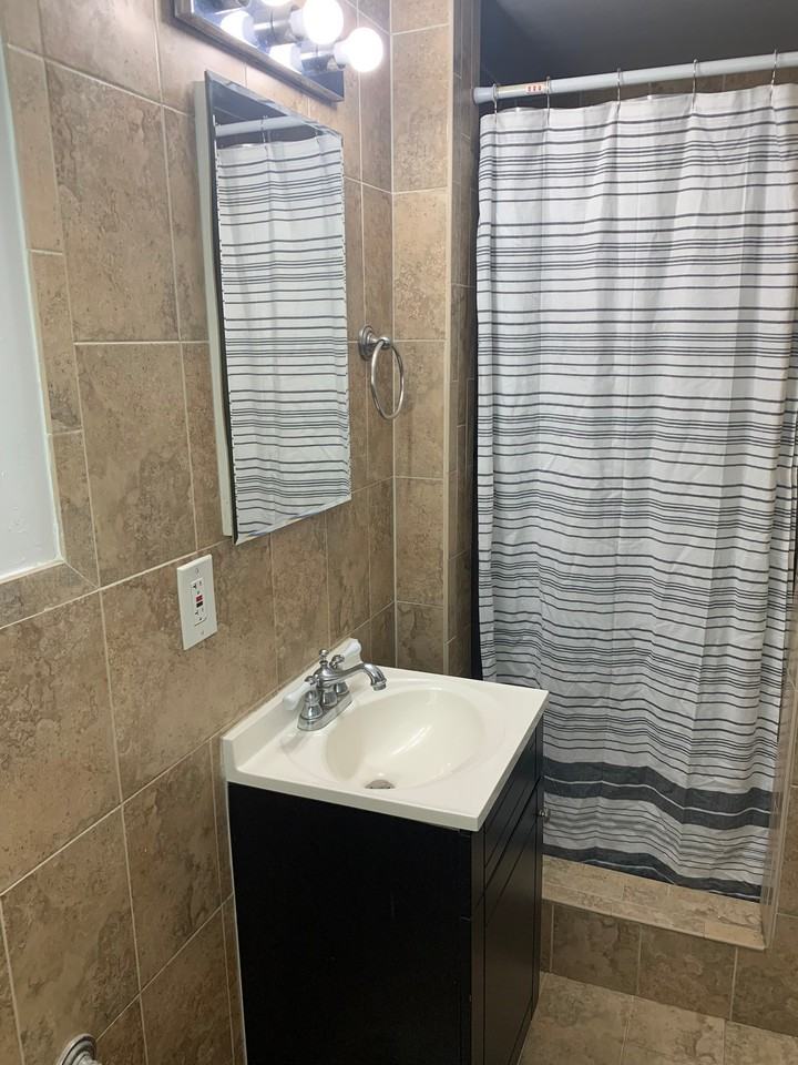 1975 Sw 17th Ct - Photo 5 of 12