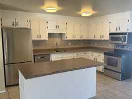 featured image of 3142 W Cactus Rd