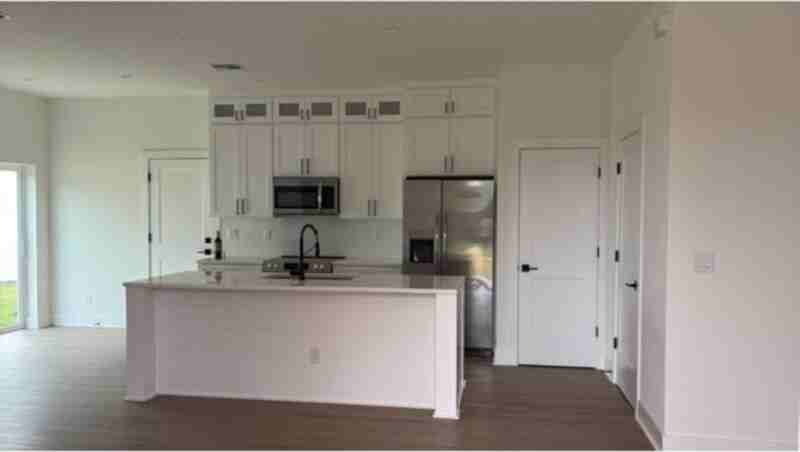 2011 Peel Ave - Photo 5 of 12