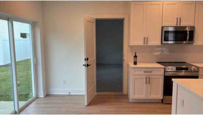 2011 Peel Ave - Photo 7 of 12