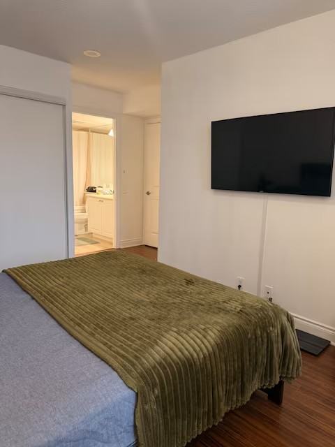 80 Harrison Garden Boulevard - Photo 4 of 17