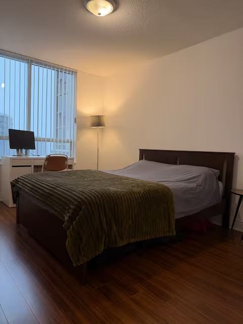 80 Harrison Garden Boulevard - Photo 7 of 17