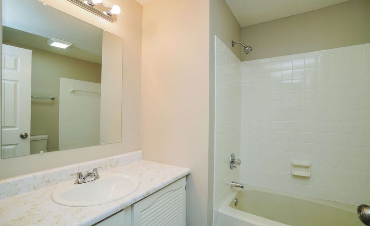 922 Noyes Dr #NA - Photo 4 of 8