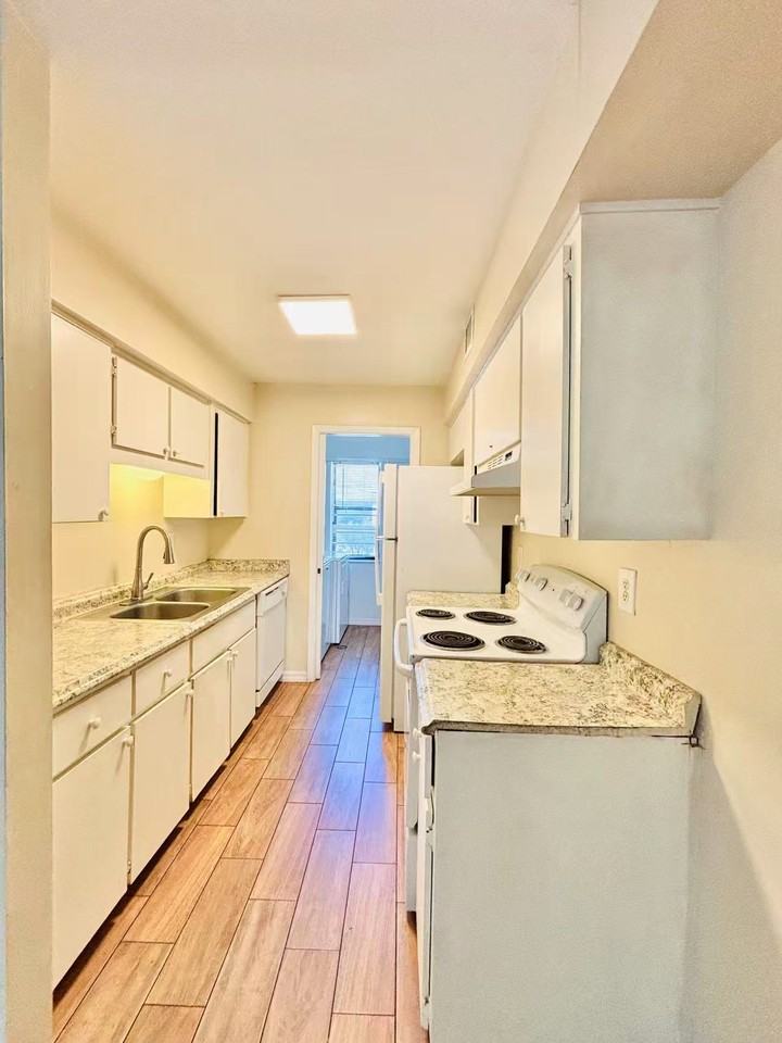 12240 Fox Hound Ln #12240 - Photo 2 of 31