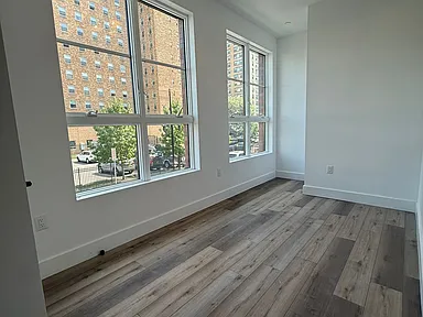 289 Halsey St - Photo 3 of 9
