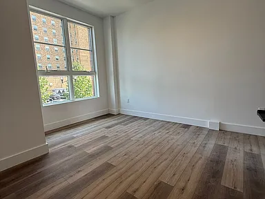 289 Halsey St - Photo 4 of 9